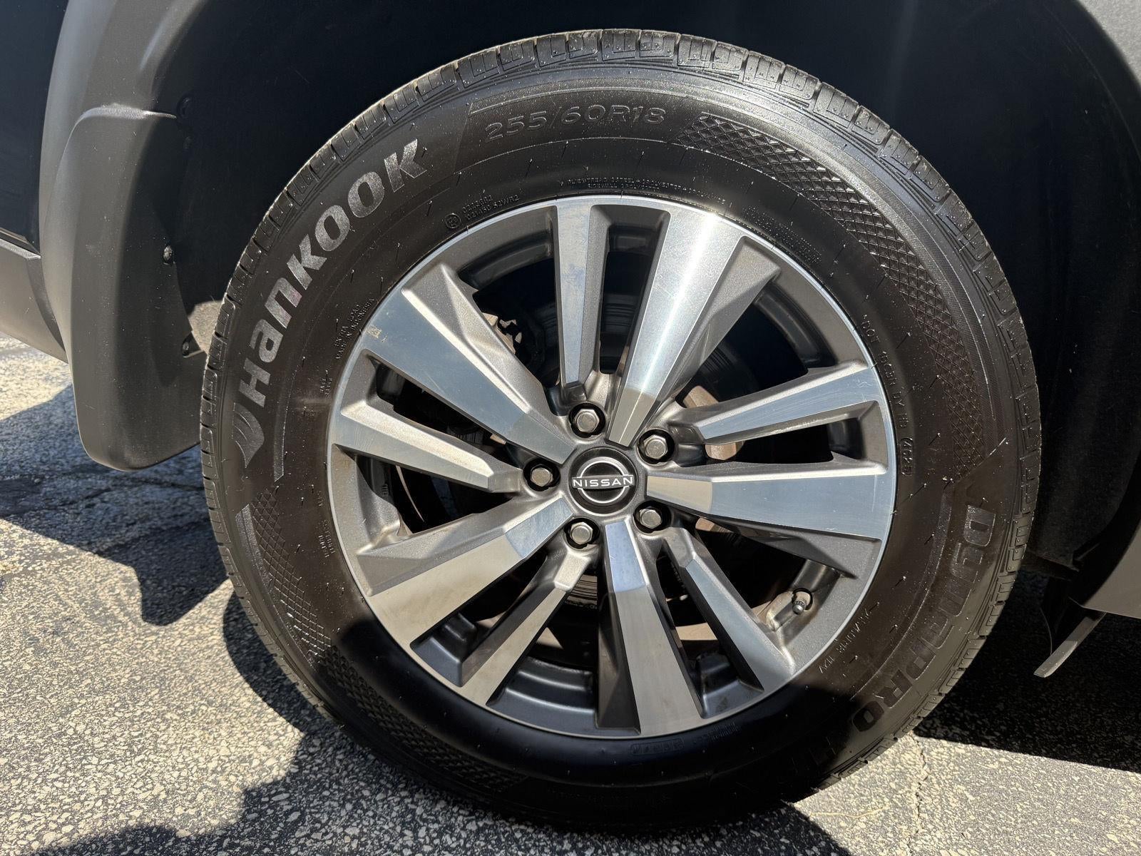 2024 Nissan Pathfinder SL