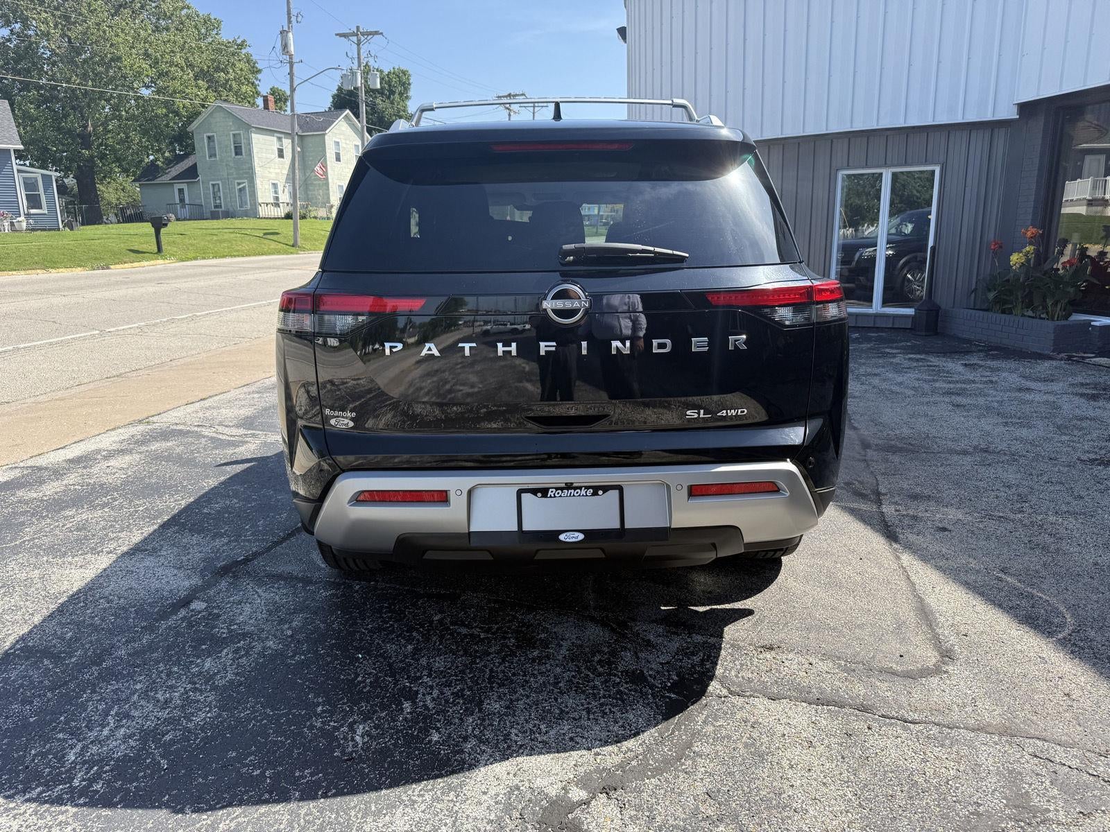 2024 Nissan Pathfinder SL