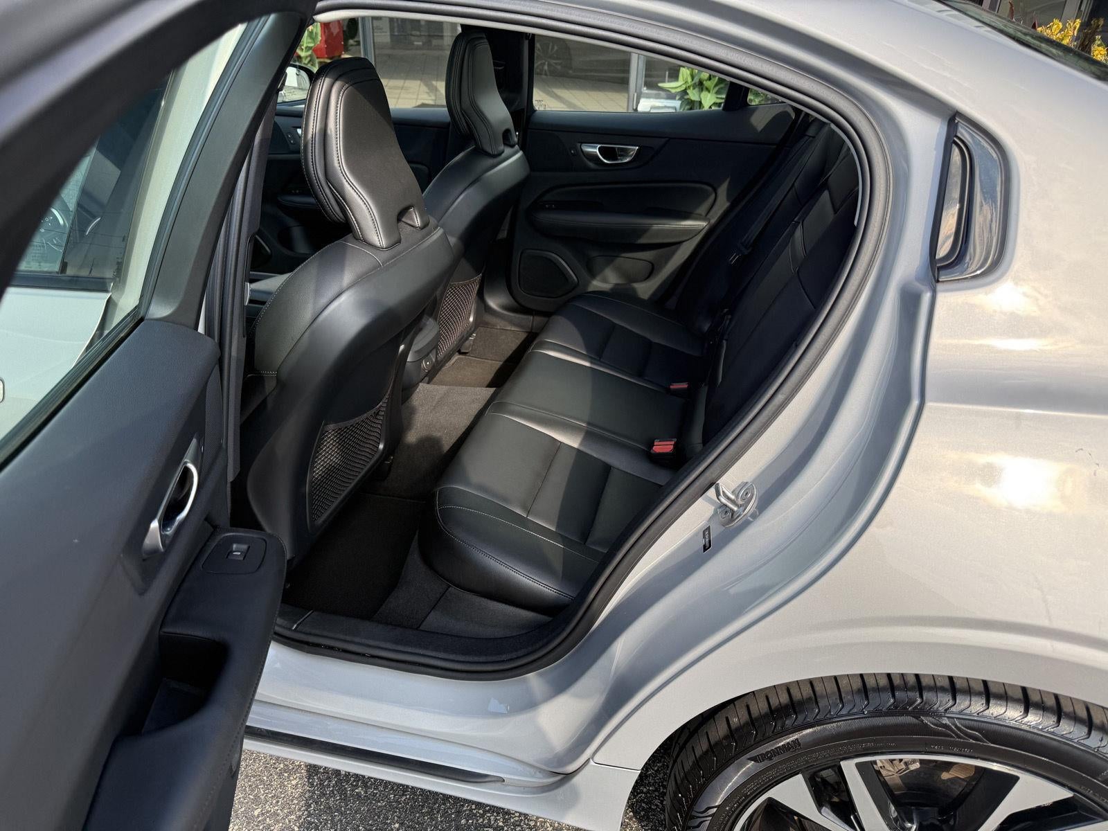 2024 Volvo S60 Core Dark Theme