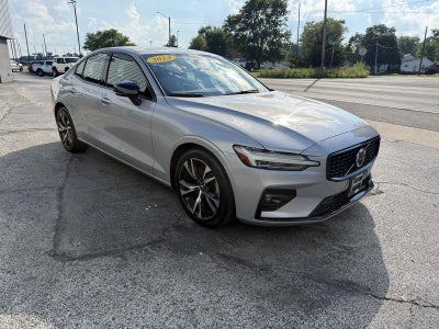 2024 Volvo S60 Core Dark Theme