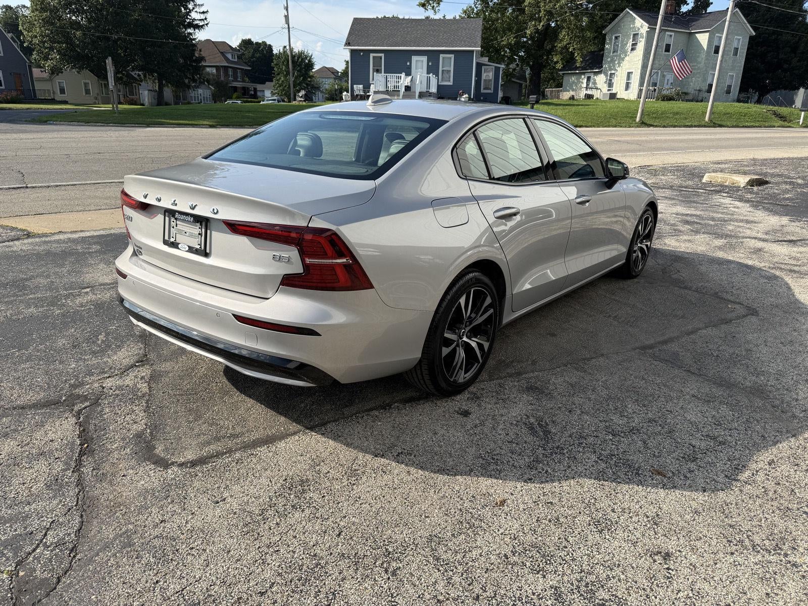 2024 Volvo S60 Core Dark Theme