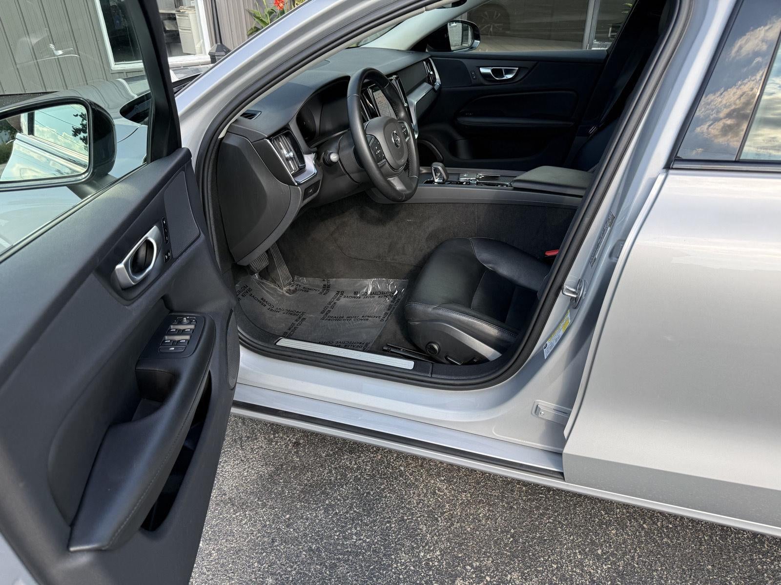 2024 Volvo S60 Core Dark Theme