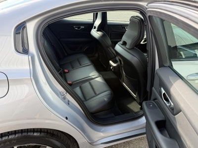 2024 Volvo S60 Core Dark Theme