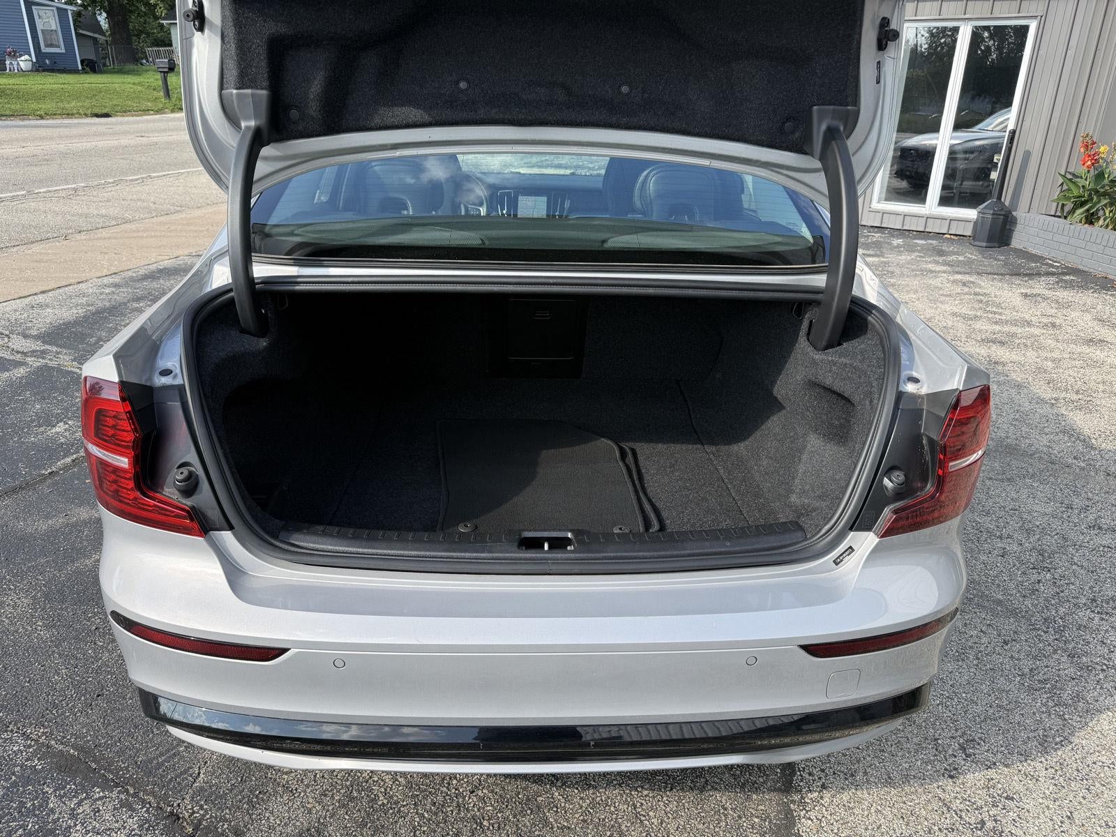 2024 Volvo S60 Core Dark Theme
