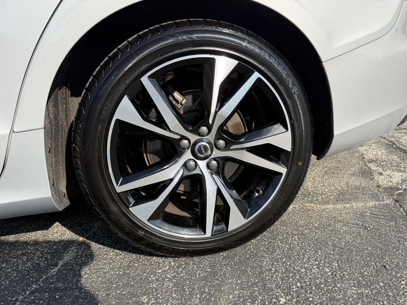 2024 Volvo S60 Core Dark Theme