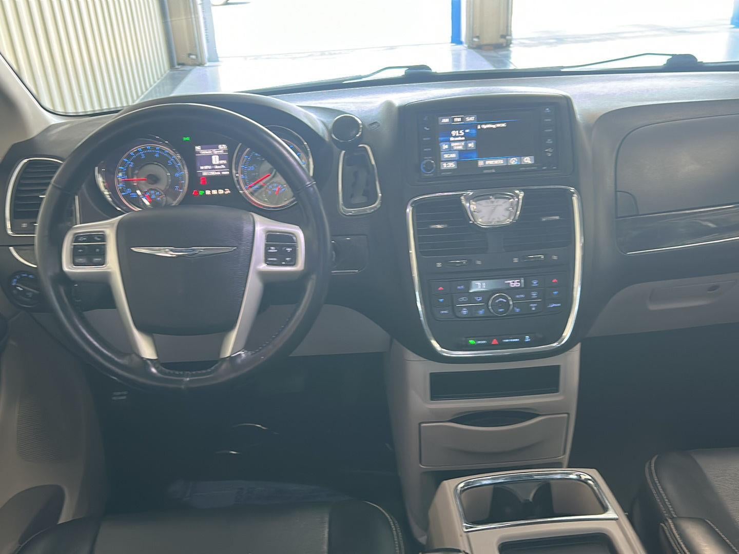 2016 Chrysler Town & Country Touring