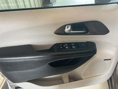 2017 Chrysler Pacifica Touring-L Plus