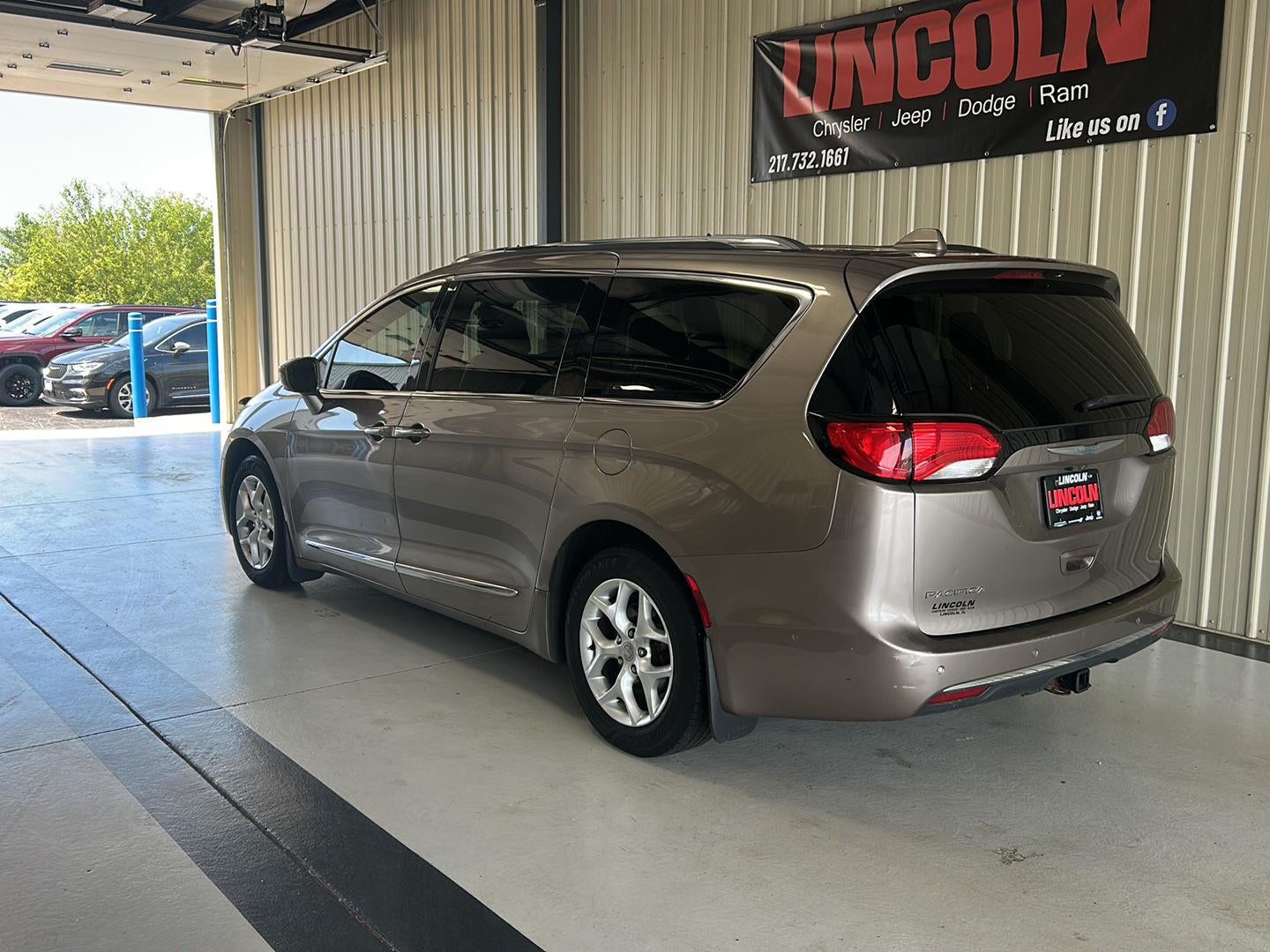 2017 Chrysler Pacifica Touring-L Plus