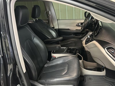 2022 Chrysler Pacifica Hybrid Touring L