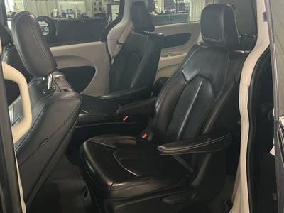2022 Chrysler Pacifica Hybrid Touring L