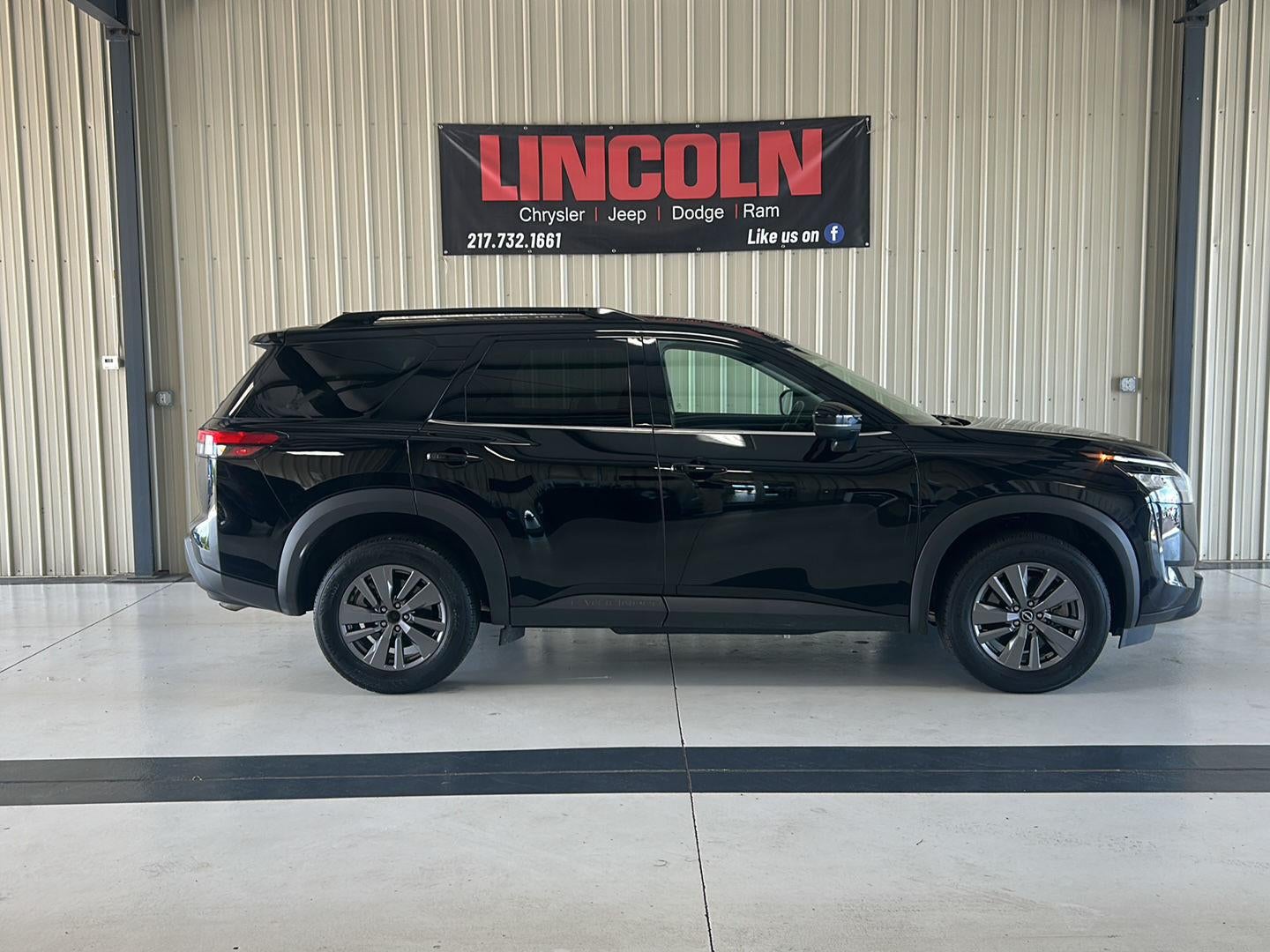 2024 Nissan Pathfinder SV