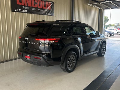 2024 Nissan Pathfinder SV