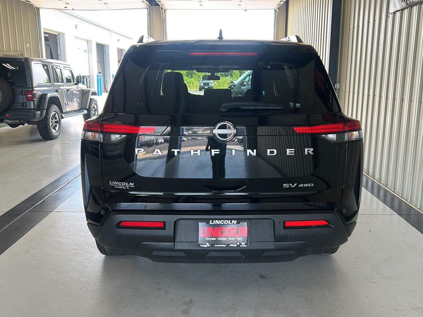 2024 Nissan Pathfinder SV