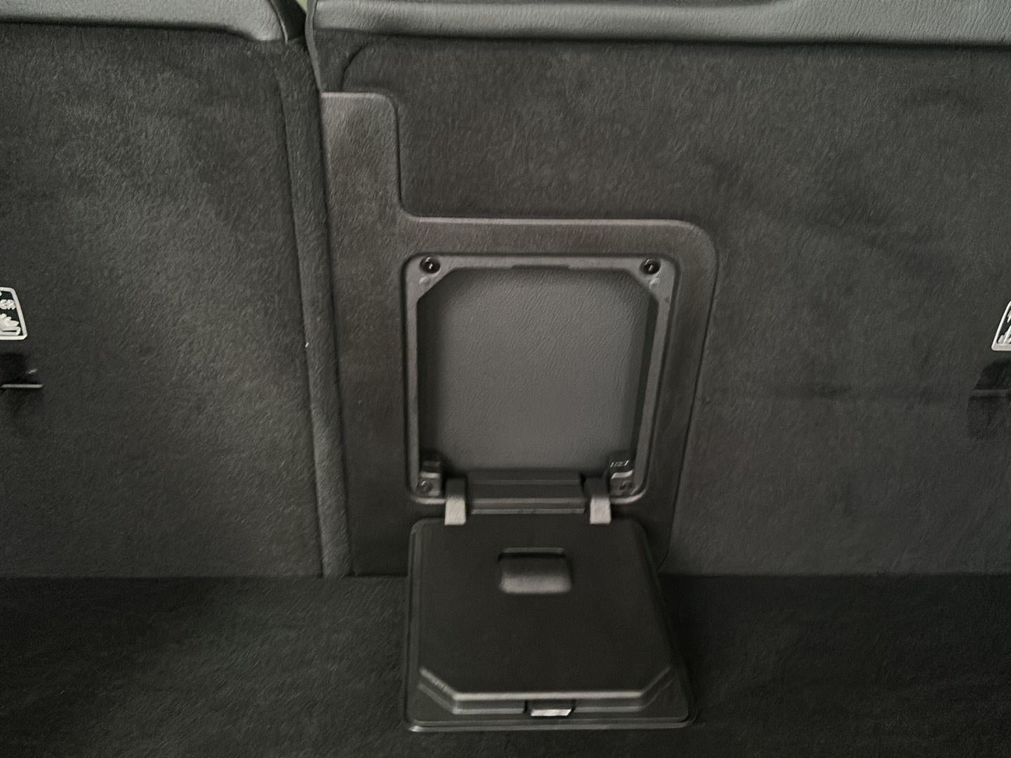 2023 Volvo XC60 Plus Dark Theme