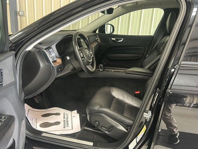 2023 Volvo XC60 Plus Dark Theme