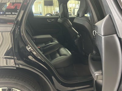 2023 Volvo XC60 Plus Dark Theme