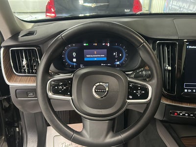2023 Volvo XC60 Plus Dark Theme