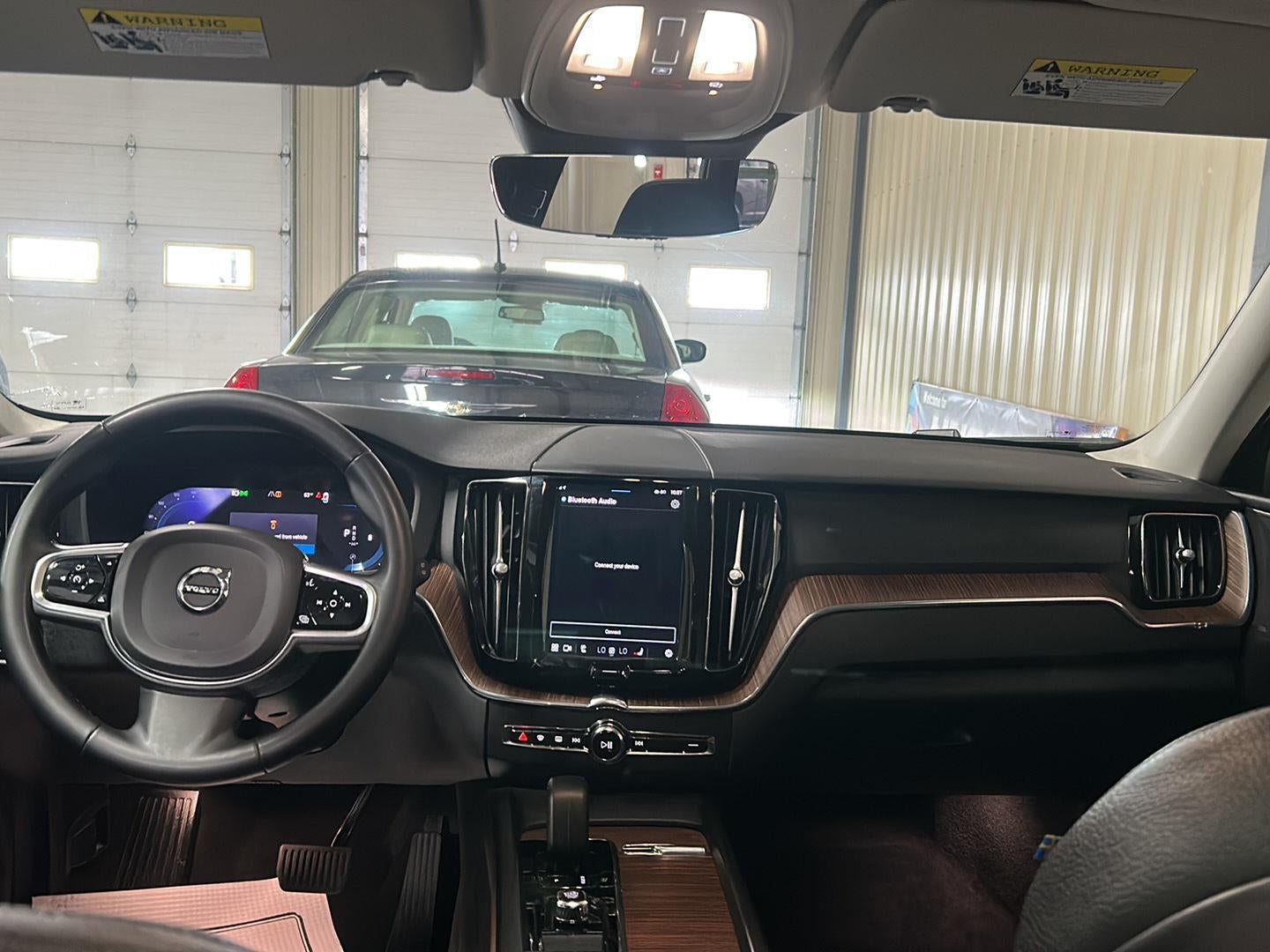 2023 Volvo XC60 Plus Dark Theme