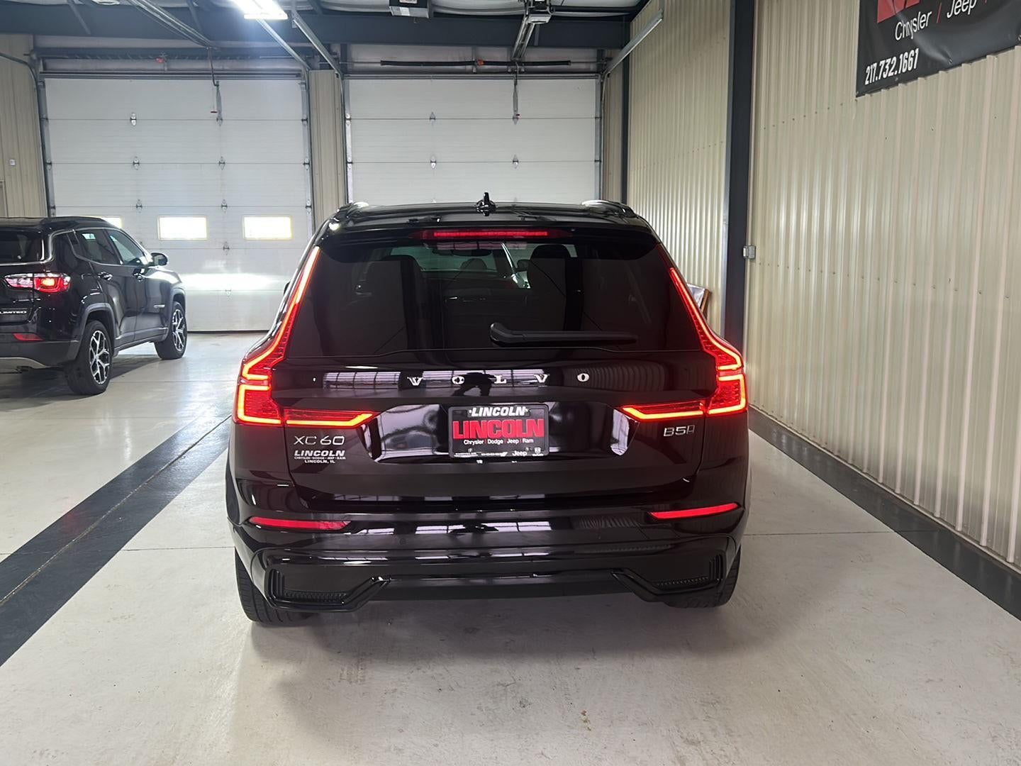 2023 Volvo XC60 Plus Dark Theme