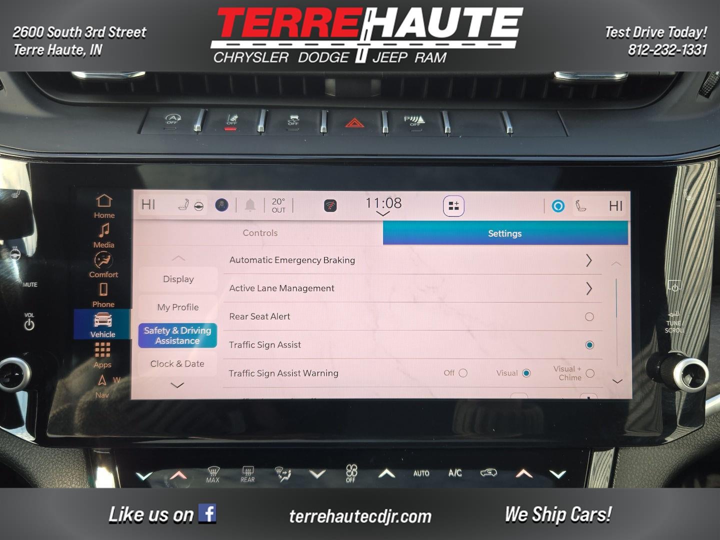 2026 Jeep Grand Cherokee Laredo Altitude