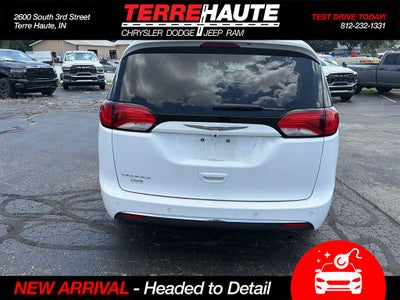 2017 Chrysler Pacifica Touring-L