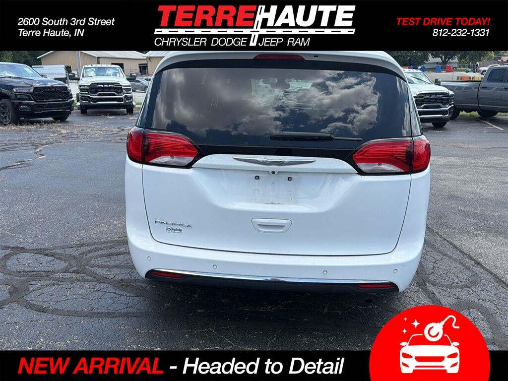 2017 Chrysler Pacifica Touring-L