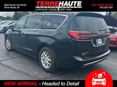 2025 Chrysler Pacifica Select