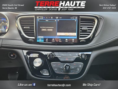 2026 Chrysler Pacifica Select