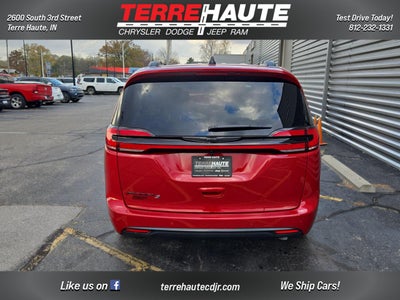 2026 Chrysler Pacifica Select