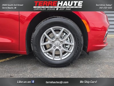 2026 Chrysler Pacifica Select