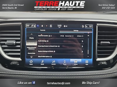 2026 Chrysler Pacifica Select