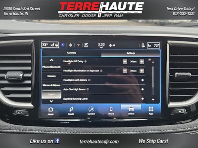 2026 Chrysler Pacifica Select