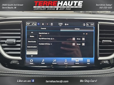 2026 Chrysler Pacifica Select