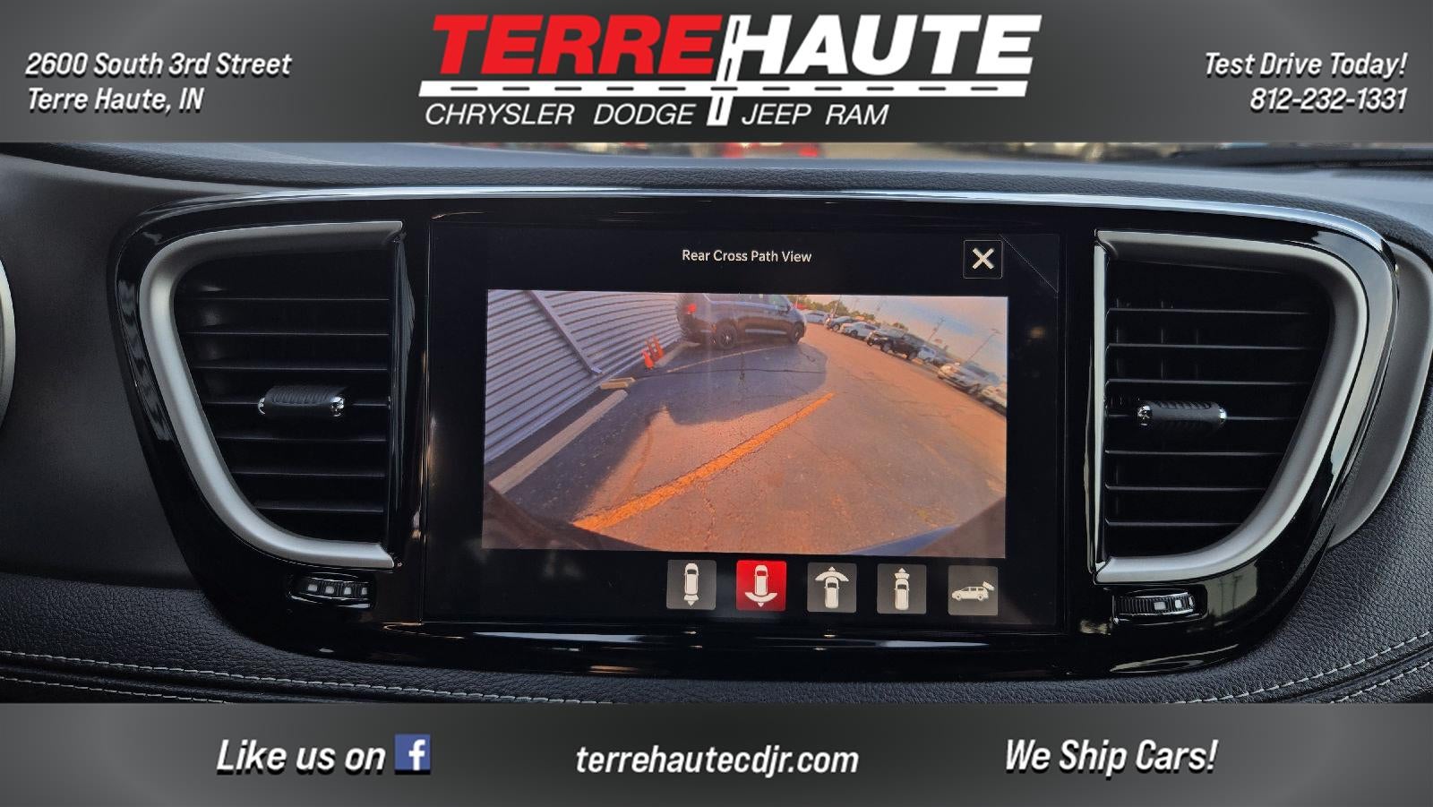 2027 Chrysler Pacifica Select