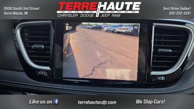 2027 Chrysler Pacifica Select