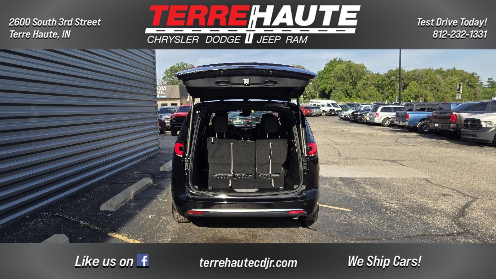 2027 Chrysler Pacifica Select