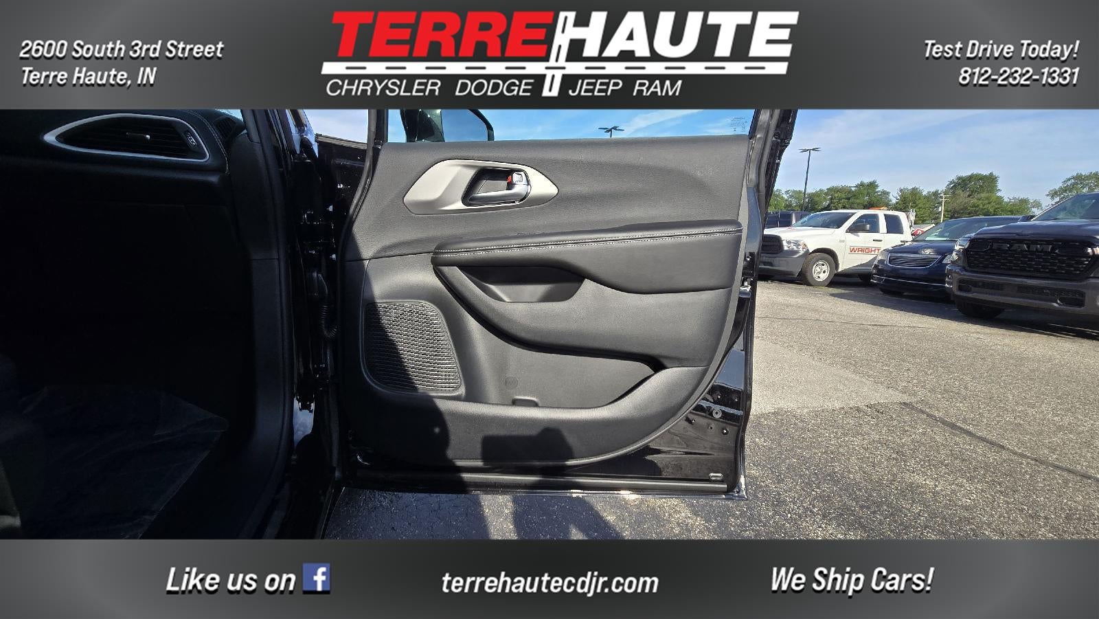 2027 Chrysler Pacifica Select