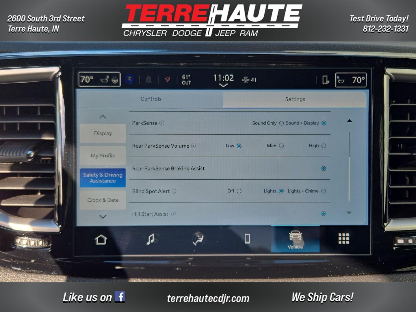 2026 Chrysler Pacifica Select