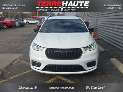 2026 Chrysler Pacifica Select