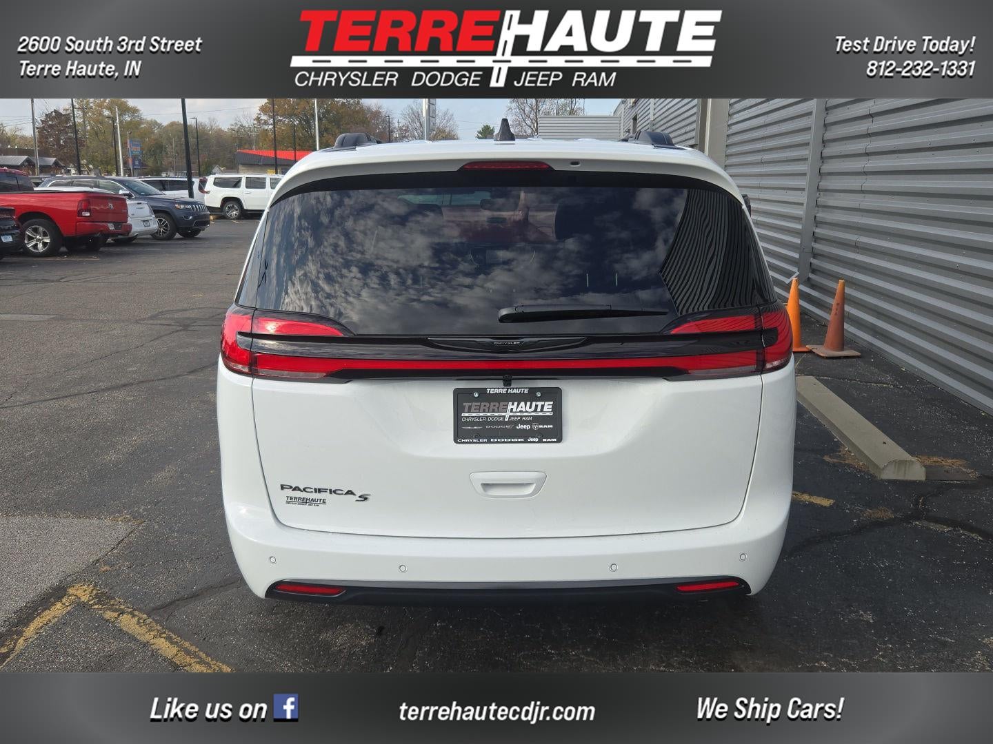 2026 Chrysler Pacifica Select