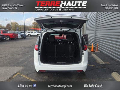 2026 Chrysler Pacifica Select