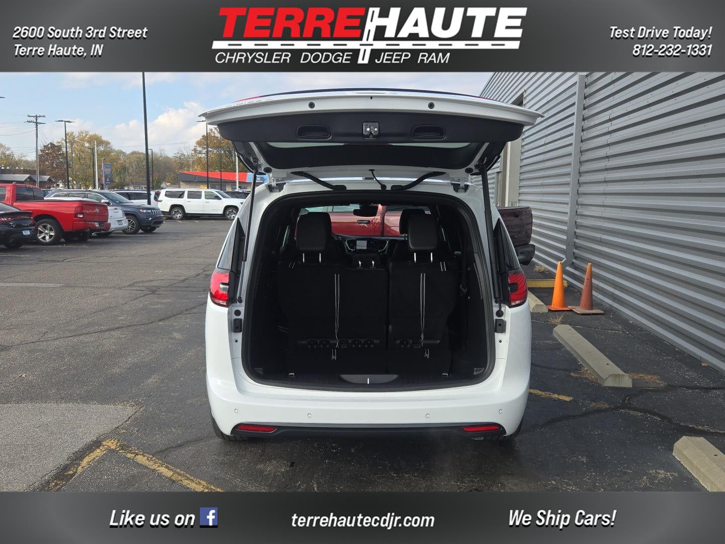 2026 Chrysler Pacifica Select