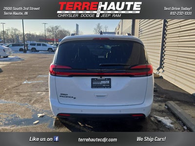 2026 Chrysler Pacifica Select