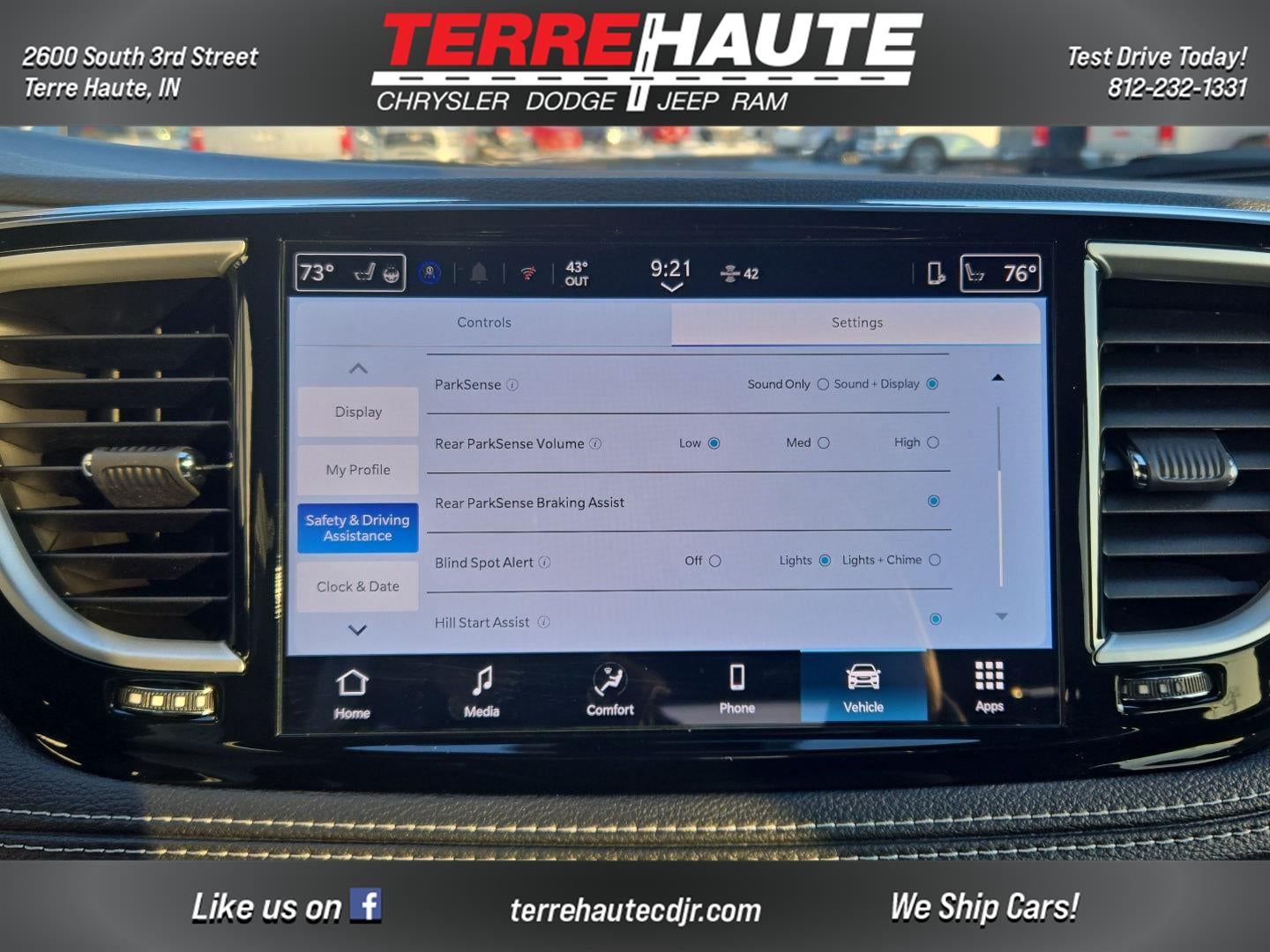 2026 Chrysler Pacifica Select