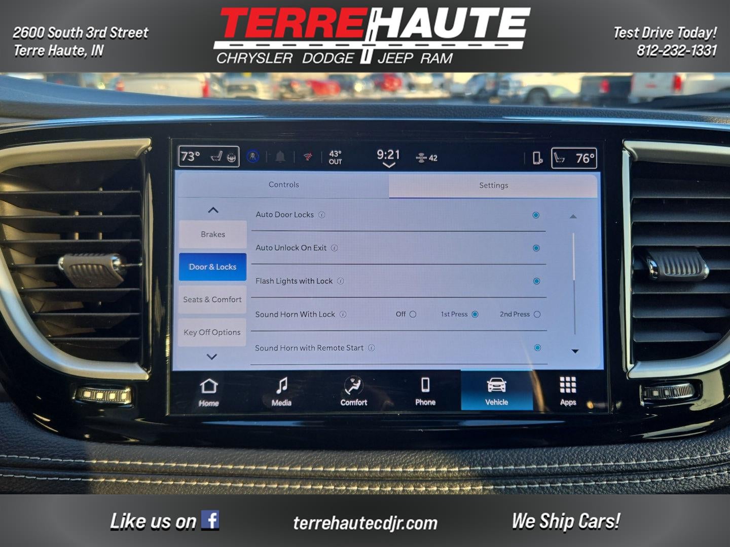 2026 Chrysler Pacifica Select