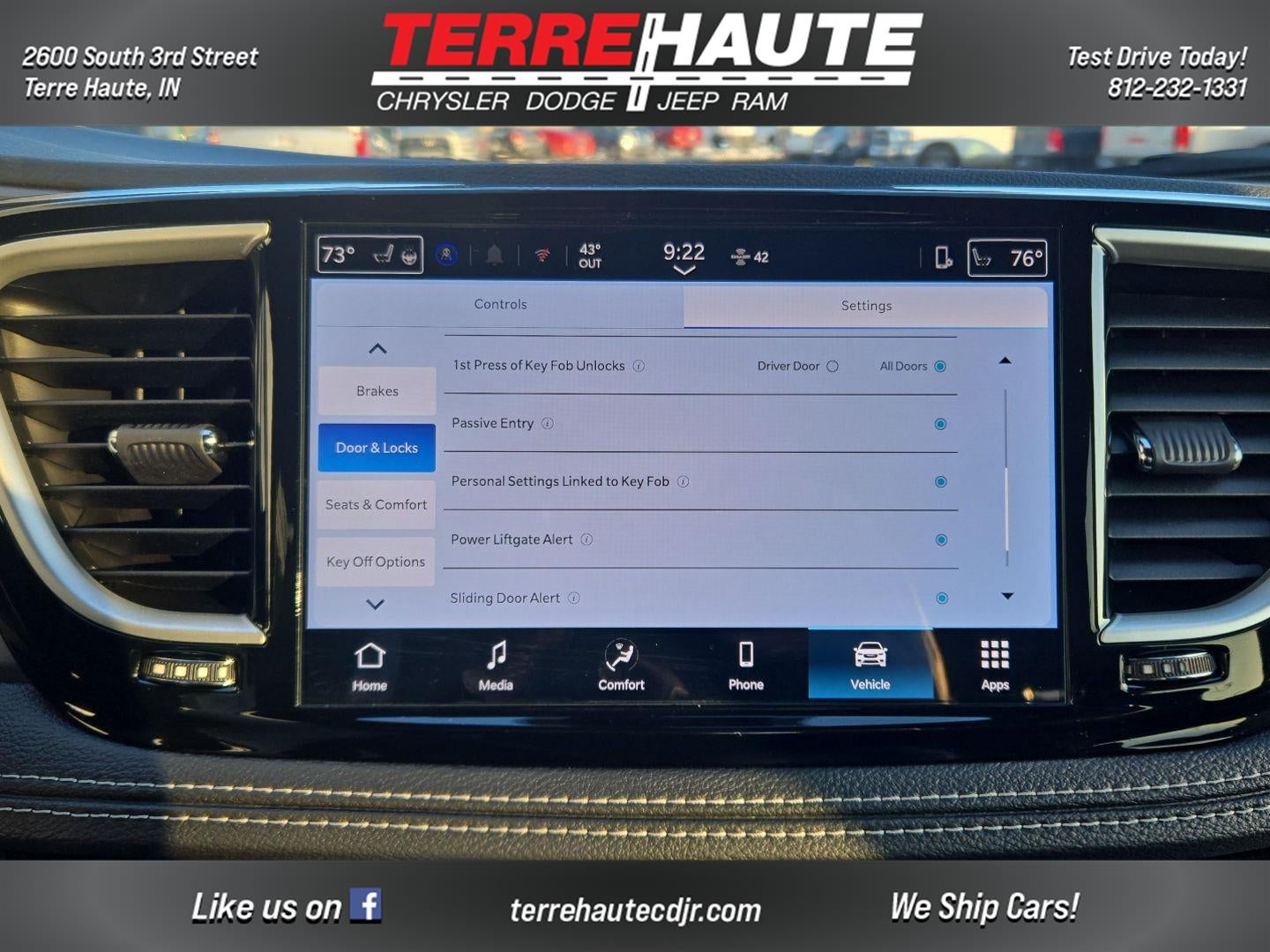 2026 Chrysler Pacifica Select