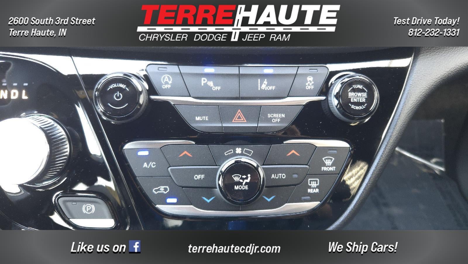 2027 Chrysler Pacifica Select