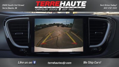 2027 Chrysler Pacifica Select