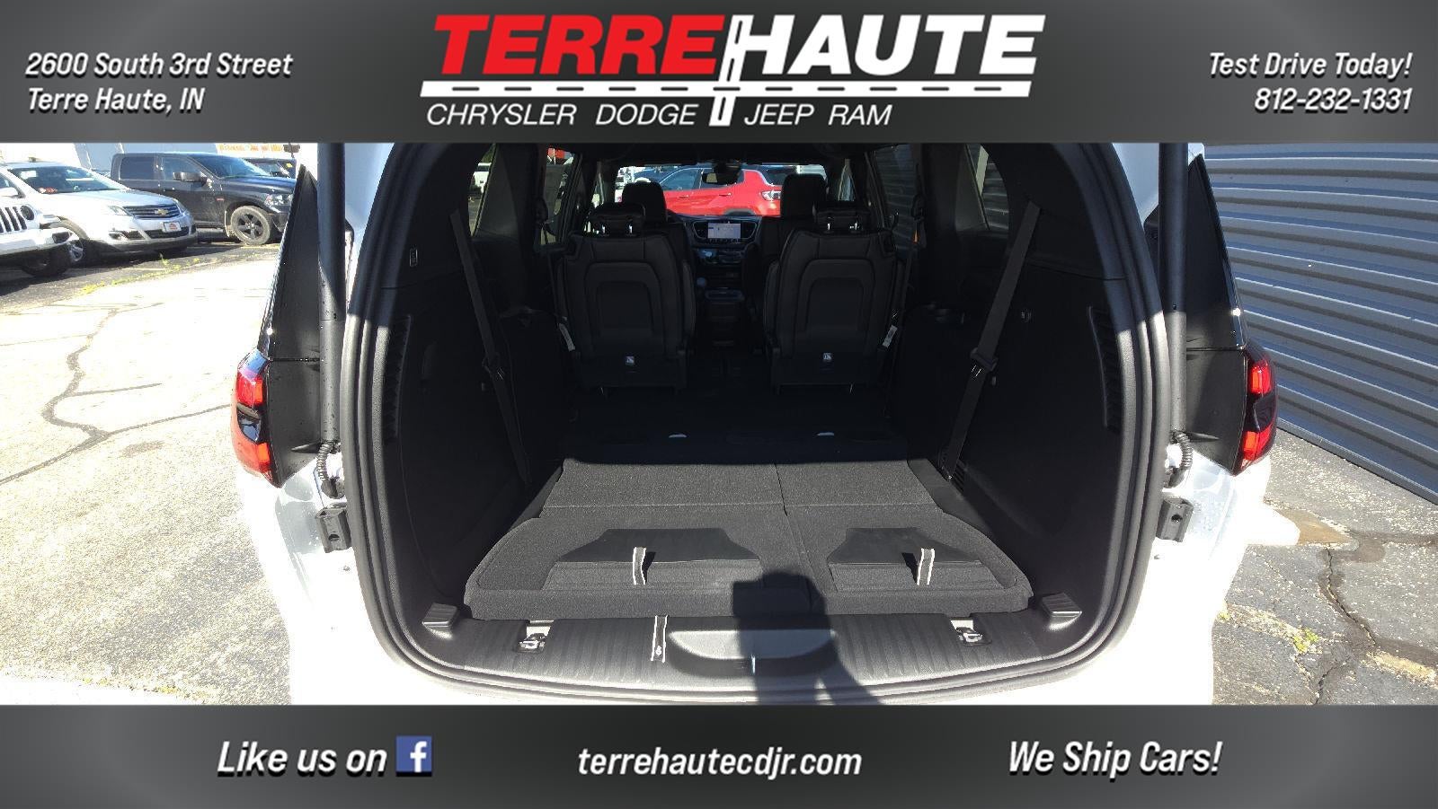 2027 Chrysler Pacifica Select