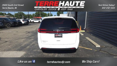 2027 Chrysler Pacifica Select